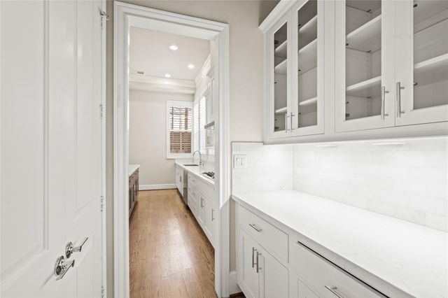 10902 Grove Tree Lane, Houston, TX 77043
