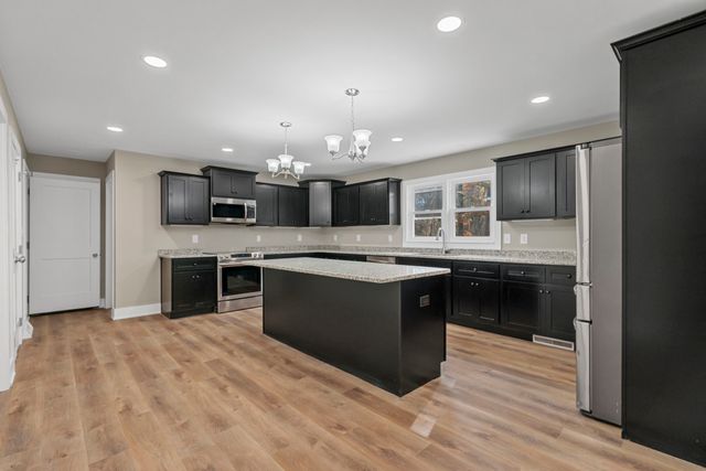 104 W Longview Dr, Portland, TN 37148