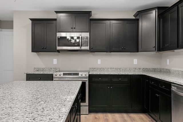 104 W Longview Dr, Portland, TN 37148