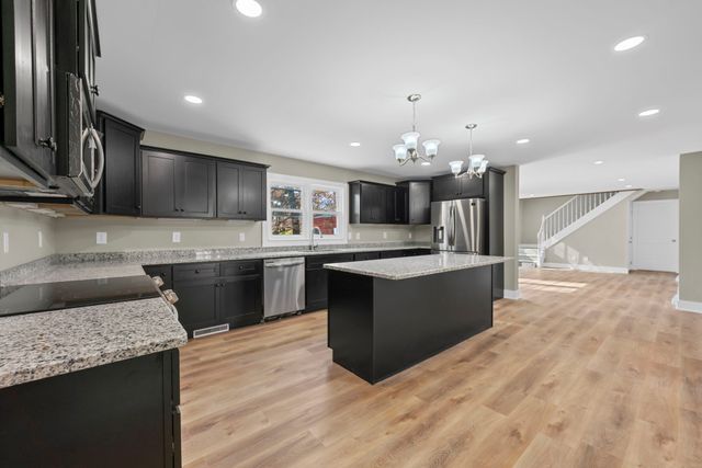 104 W Longview Dr, Portland, TN 37148