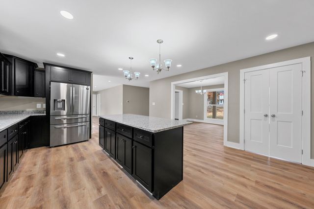 104 W Longview Dr, Portland, TN 37148