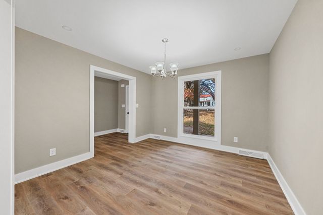 104 W Longview Dr, Portland, TN 37148