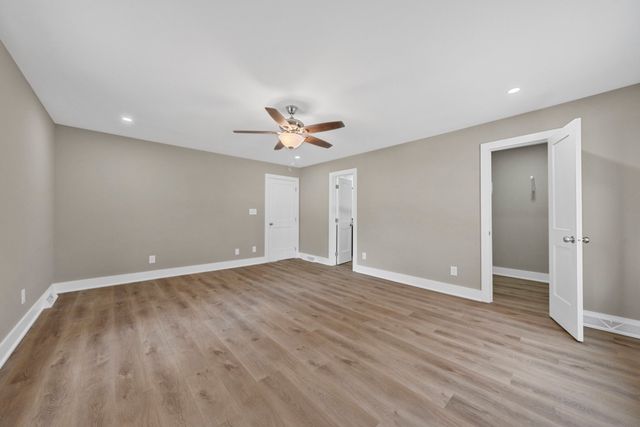 104 W Longview Dr, Portland, TN 37148