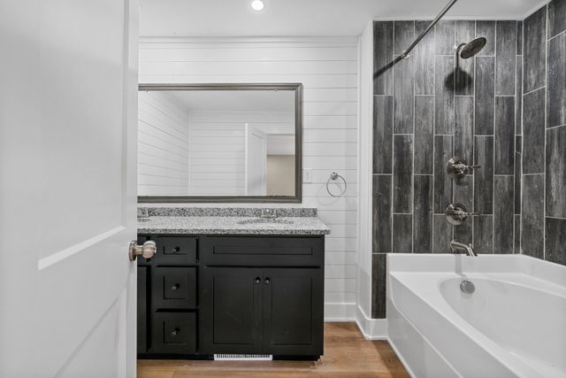 104 W Longview Dr, Portland, TN 37148