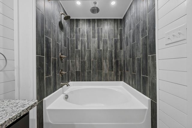 104 W Longview Dr, Portland, TN 37148