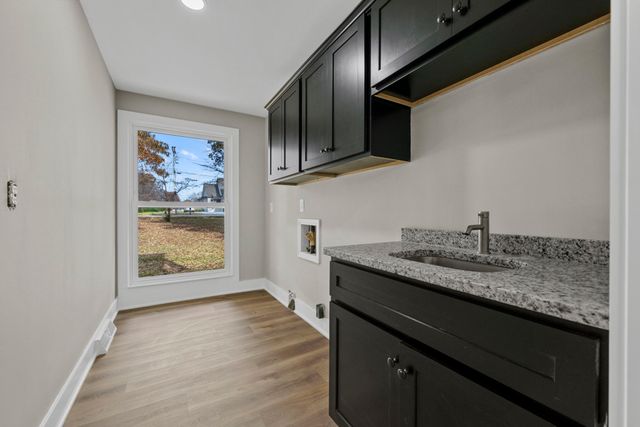 104 W Longview Dr, Portland, TN 37148