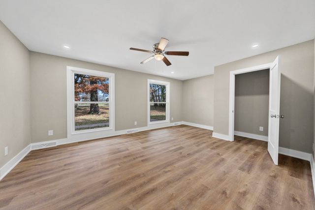 104 W Longview Dr, Portland, TN 37148