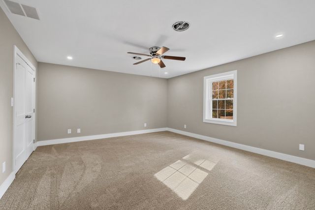 104 W Longview Dr, Portland, TN 37148