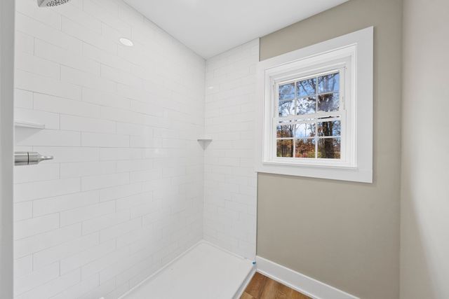 104 W Longview Dr, Portland, TN 37148