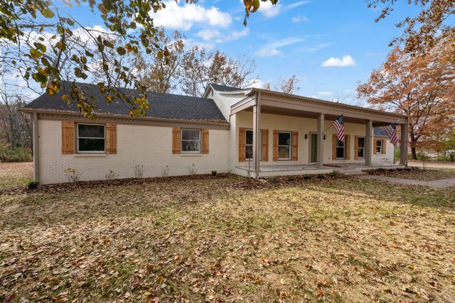 104 W Longview Dr, Portland, TN 37148