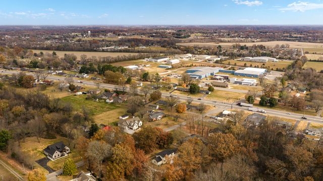 104 W Longview Dr, Portland, TN 37148