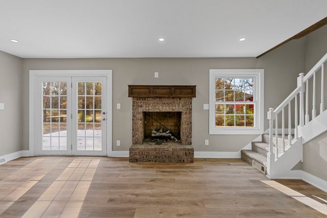 104 W Longview Dr, Portland, TN 37148