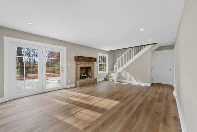 104 W Longview Dr, Portland, TN 37148