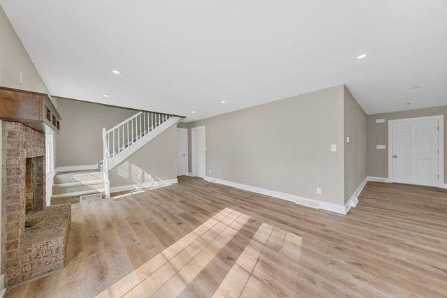 104 W Longview Dr, Portland, TN 37148