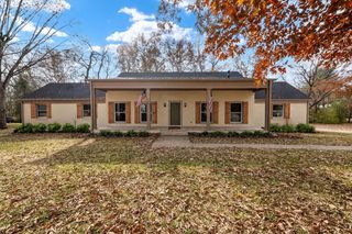 104 W Longview Dr, Portland, TN 37148