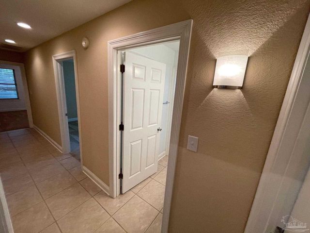 5955 Hermitage Dr, Pensacola, FL 32504