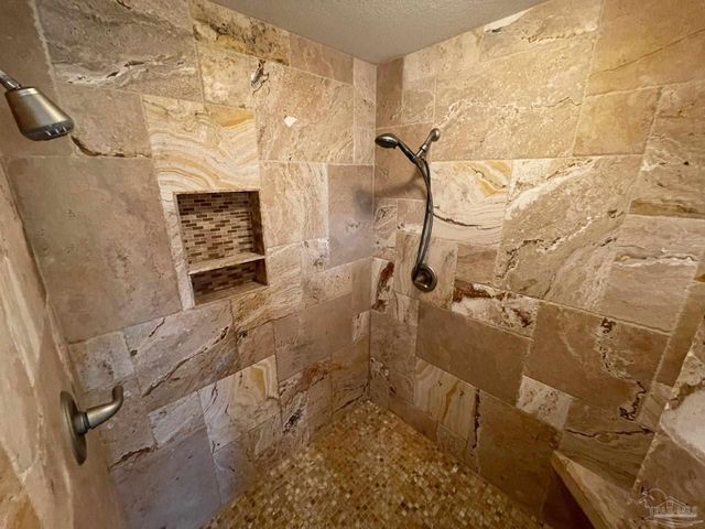 5955 Hermitage Dr, Pensacola, FL 32504