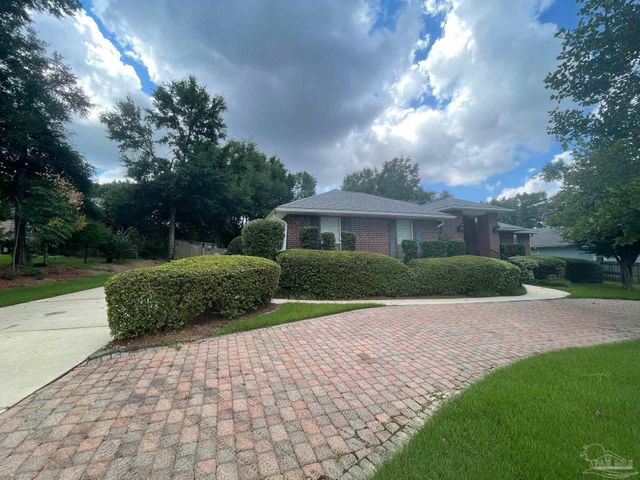 5955 Hermitage Dr, Pensacola, FL 32504