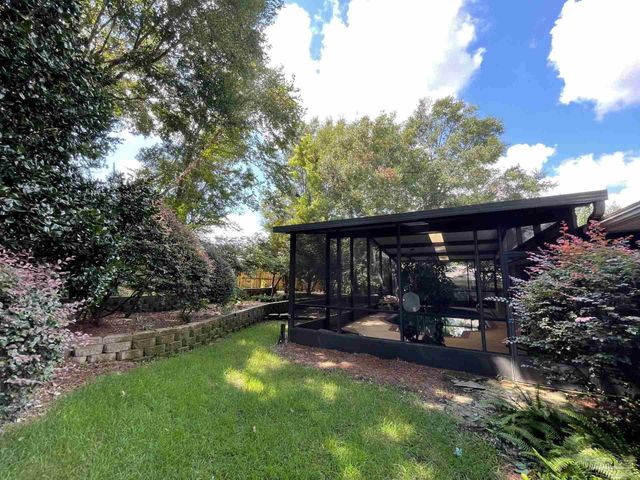 5955 Hermitage Dr, Pensacola, FL 32504