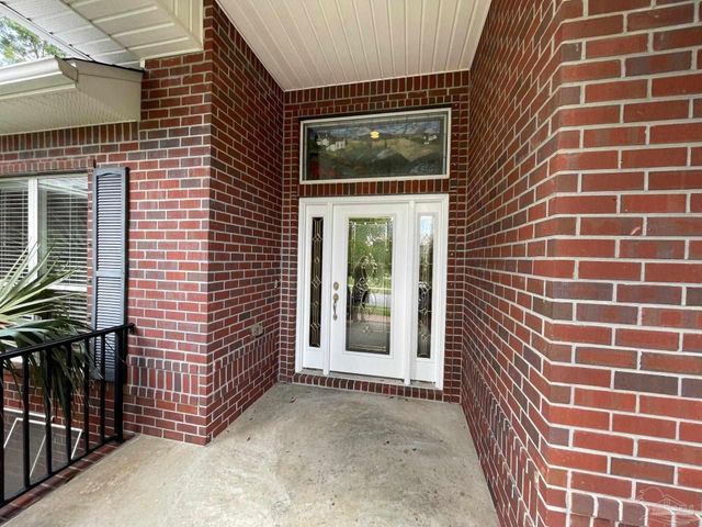 5955 Hermitage Dr, Pensacola, FL 32504