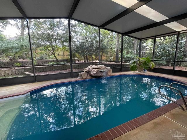 5955 Hermitage Dr, Pensacola, FL 32504