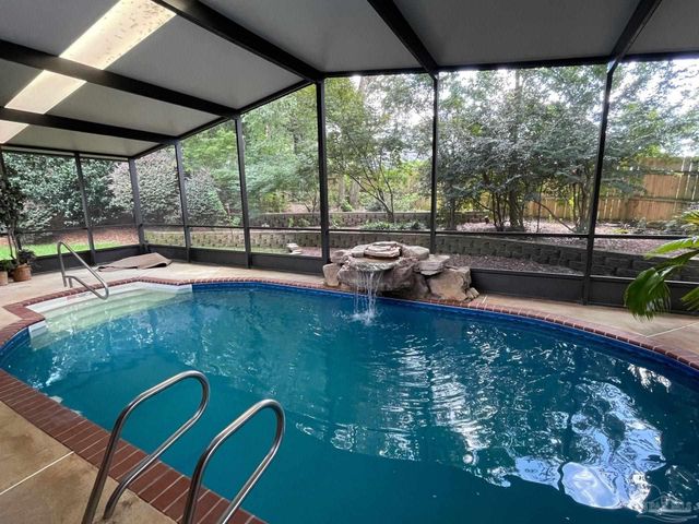 5955 Hermitage Dr, Pensacola, FL 32504