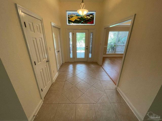 5955 Hermitage Dr, Pensacola, FL 32504