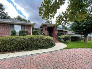 5955 Hermitage Dr, Pensacola, FL 32504
