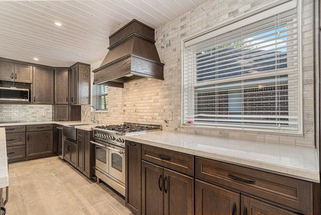 1602 Loch Lake Drive, El Lago, TX 77586