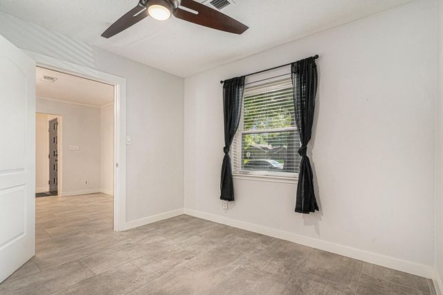 1602 Loch Lake Drive, El Lago, TX 77586