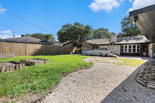 1602 Loch Lake Drive, El Lago, TX 77586