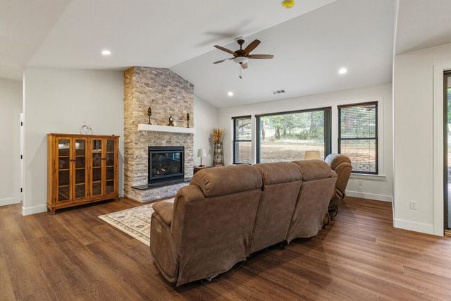 11635 Merganser Road, Klamath Falls, OR 97601