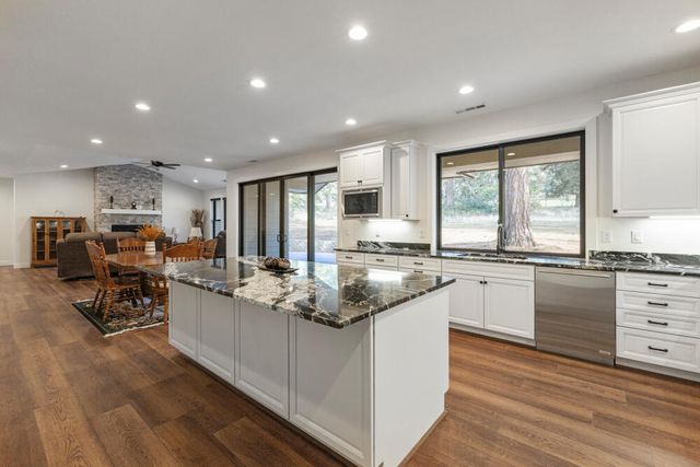 11635 Merganser Road, Klamath Falls, OR 97601