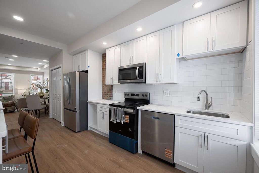 Image 10 of property listing at 2326 SIDNEY AVE, Baltimore, MD 21230