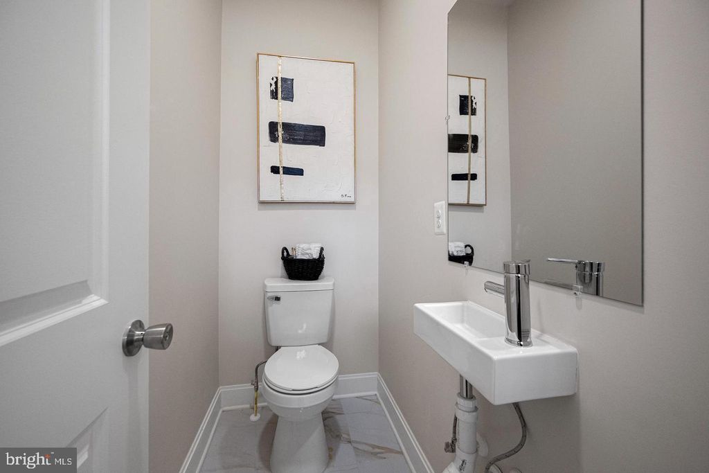 Image 13 of property listing at 2326 SIDNEY AVE, Baltimore, MD 21230