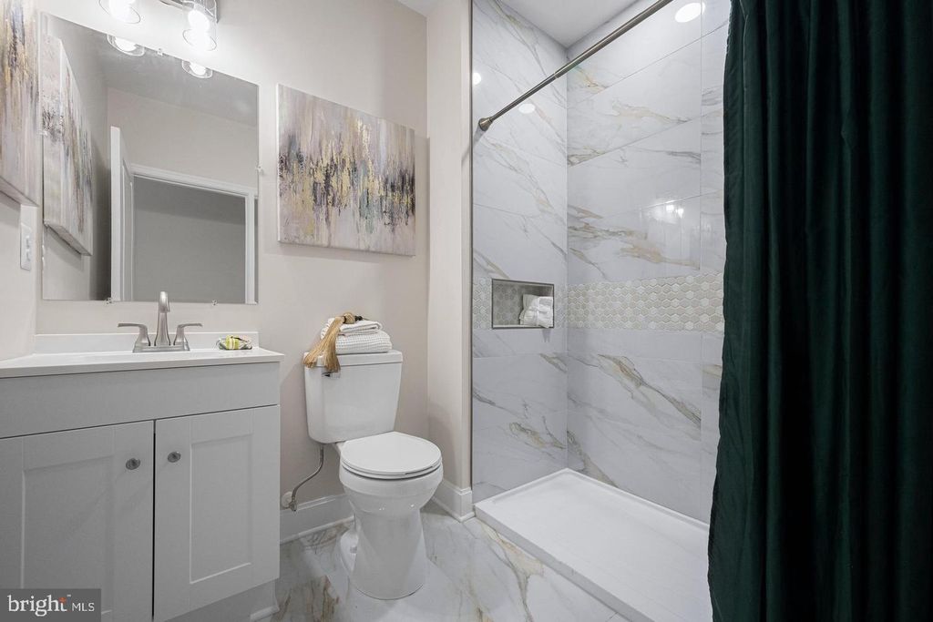 Image 18 of property listing at 2326 SIDNEY AVE, Baltimore, MD 21230