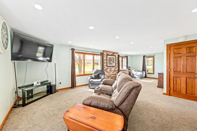 N9619 County Road ES, Mukwonago, WI 53149
