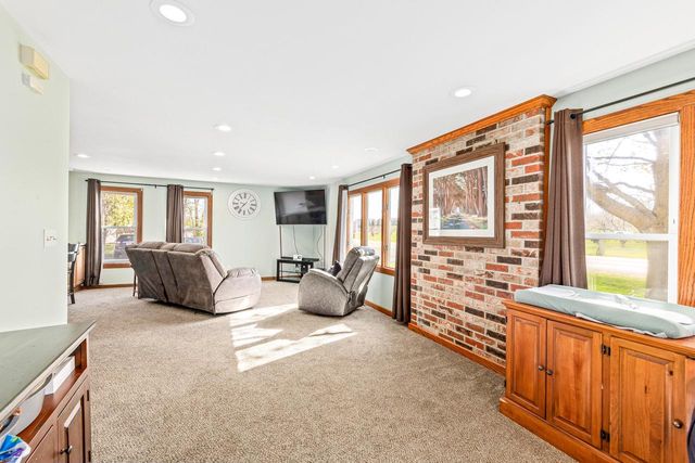 N9619 County Road ES, Mukwonago, WI 53149