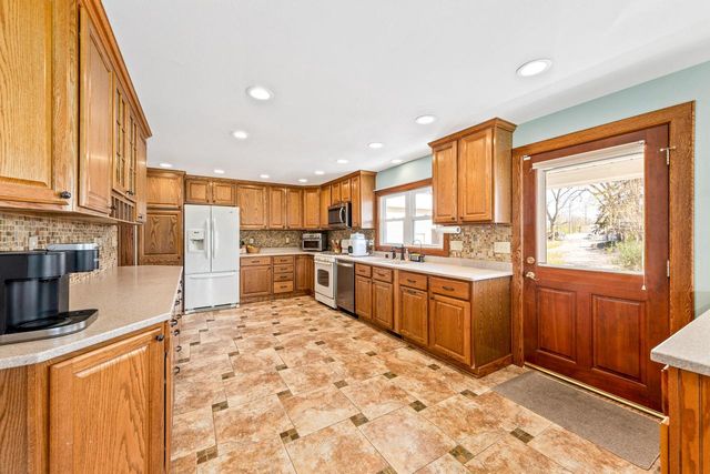 N9619 County Road ES, Mukwonago, WI 53149