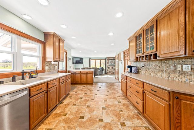 N9619 County Road ES, Mukwonago, WI 53149