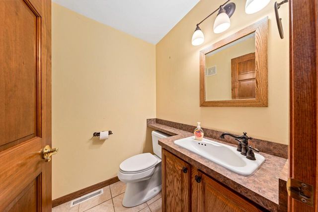 N9619 County Road ES, Mukwonago, WI 53149