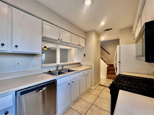 8106 Hood CIR A, Austin, TX 78745