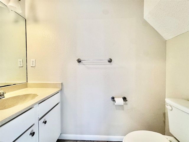 8106 Hood CIR A, Austin, TX 78745