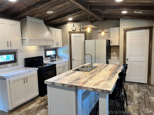 30292 S Highway 2 C, Whitefield, OK 74462