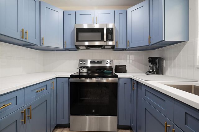 1809 E KNOLLWOOD STREET, Tampa, FL 33610