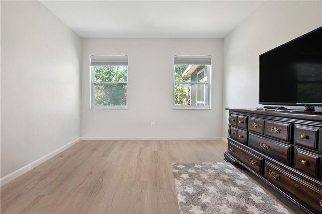 1809 E KNOLLWOOD STREET, Tampa, FL 33610