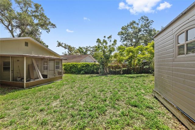 1809 E KNOLLWOOD STREET, Tampa, FL 33610