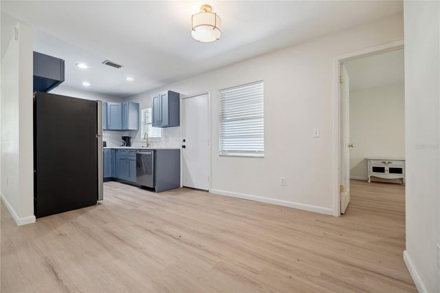 1809 E KNOLLWOOD STREET, Tampa, FL 33610