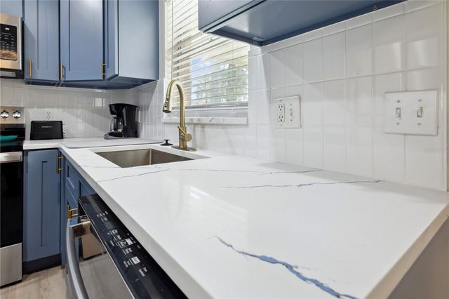1809 E KNOLLWOOD STREET, Tampa, FL 33610
