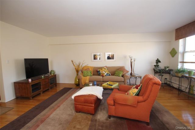 120 E Hartsdale Avenue 6S, Hartsdale, NY 10530